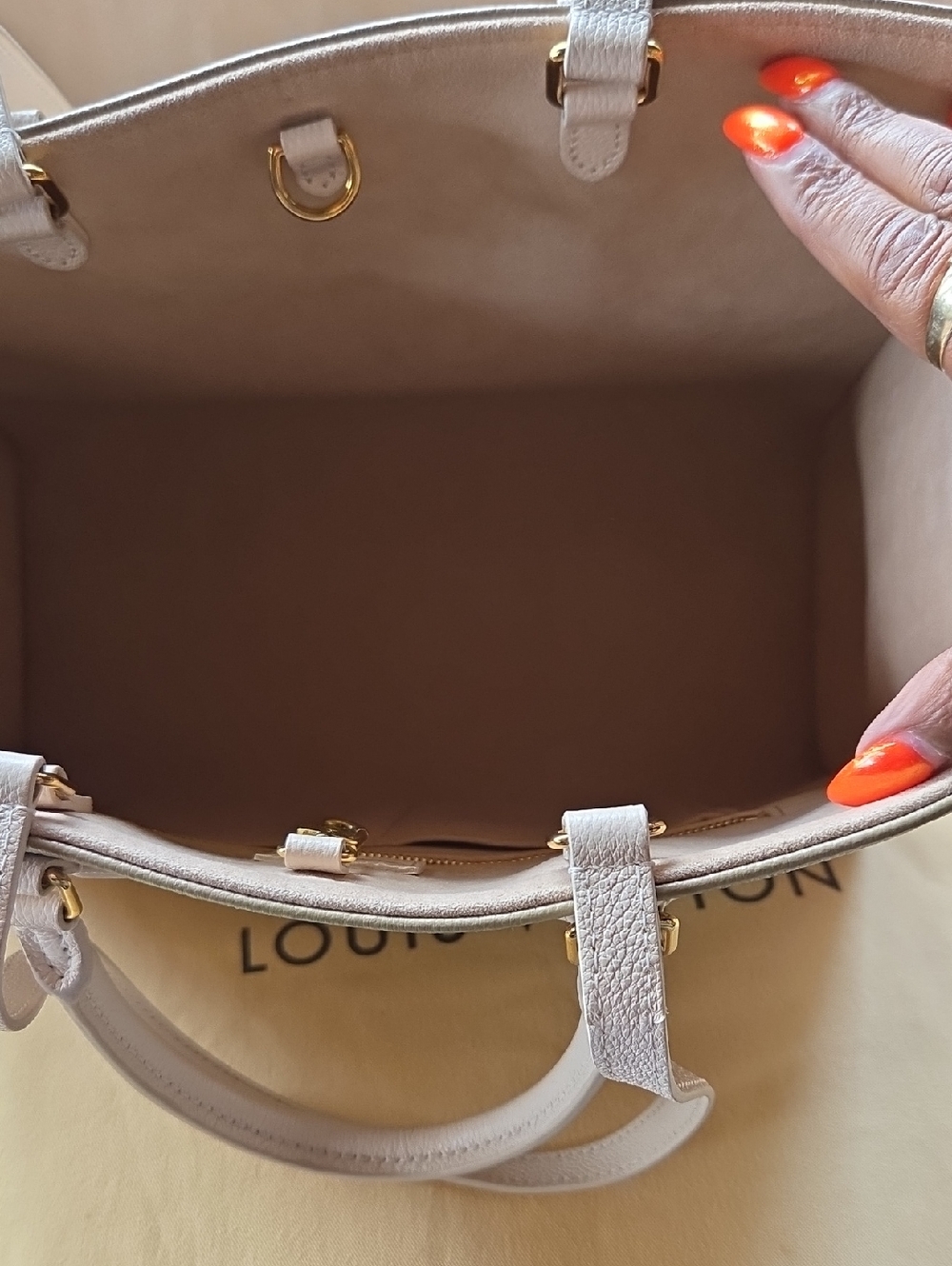Louis Vuitton Grey and White Monogram Onthego MM Tote Empreinte - Picture 7 of 10
